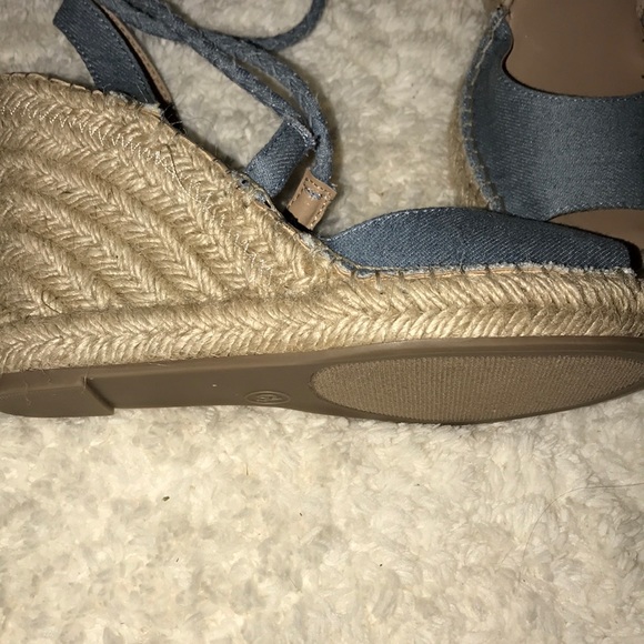 SUPER CUTE DENIM ANKLE WRAP WEDGES - Picture 3 of 8